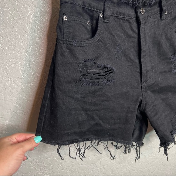 BNWOT Black Distressed Hem Shorts W/ Small Rips - Picture 7 of 7